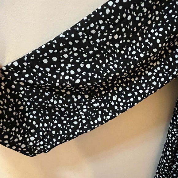 Black and white plus size dress tiered ruffles long sleeve very roomy no iron - Picture 6 of 6